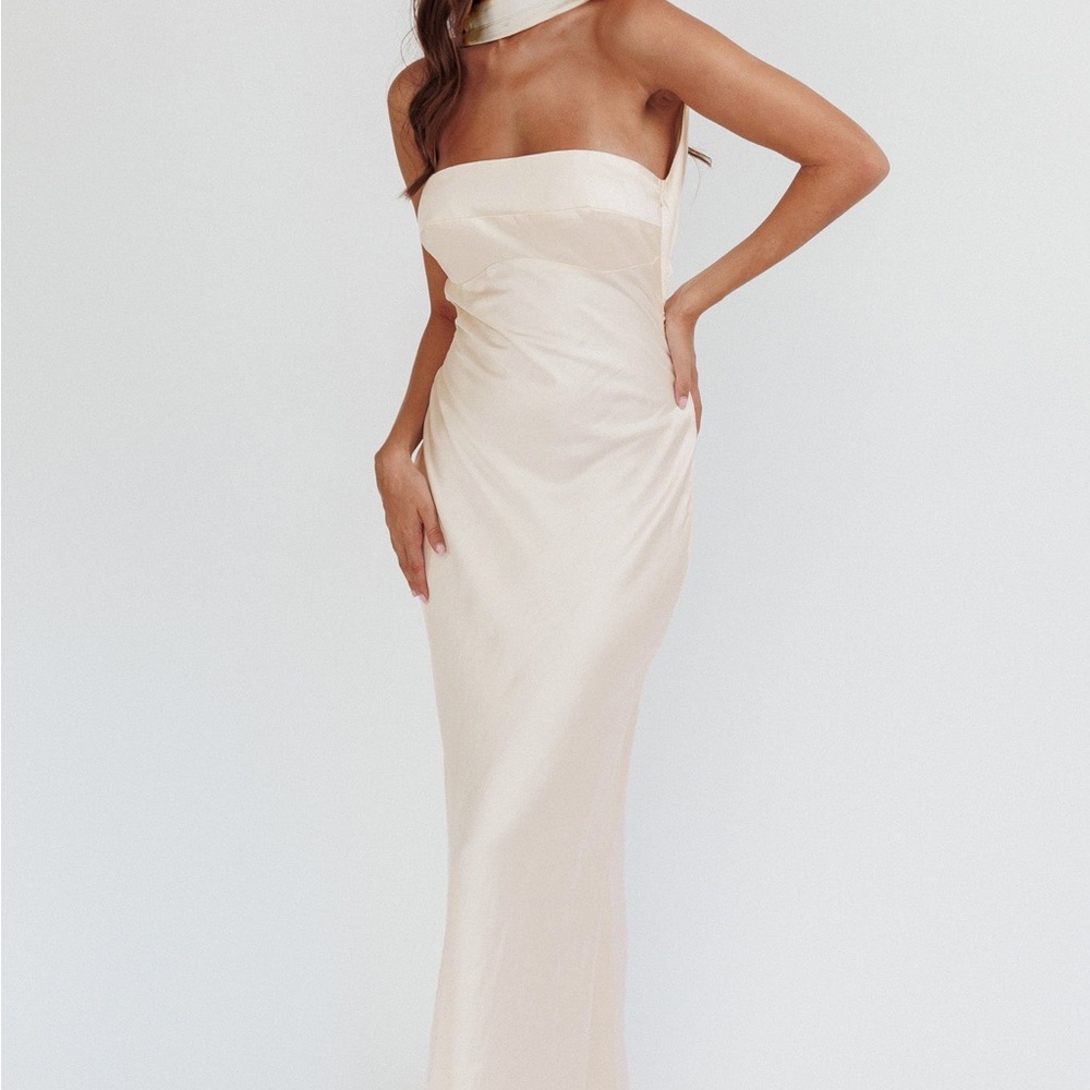 Selfie Leslie- Damsel Reverse Halter Maxi Dress 🦪 oyster color